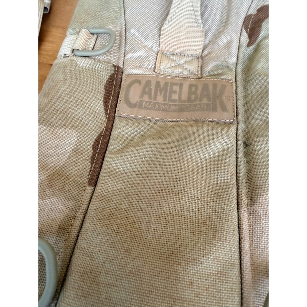 CamelBak Maximum Gear Hydration Pack Desert Camo Cordura Tactical Backpack - Picture 3 of 6